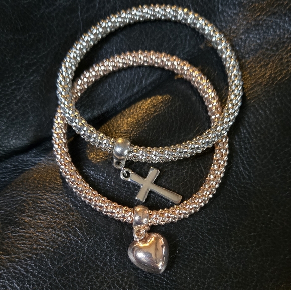 Mark by Avon Stretch bracelet set rosegold  heart & silver cross - Picture 6 of 6